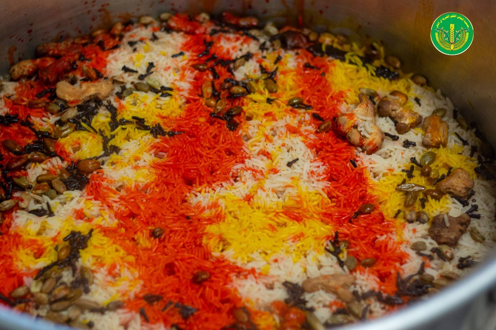 يستمر مطبخ الخير التابع لجمعية إنعاش الفقير في تقديم ألذ وأطيب الوجبات ضمن خدمة الطلبات الخارجية